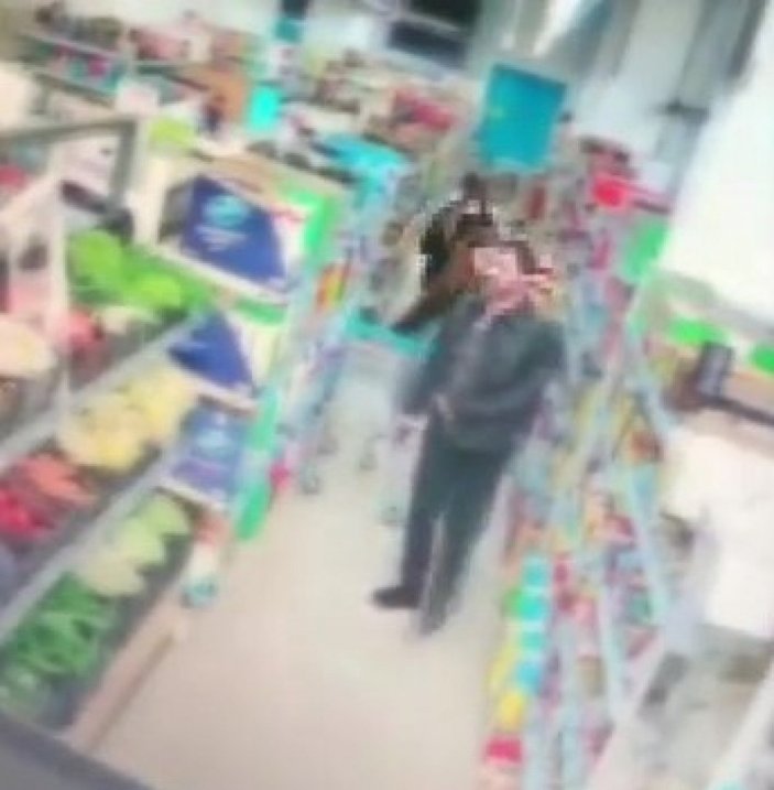 Maltepe’de maskesiz müşteri, market çalışanlarına silah doğrulttu