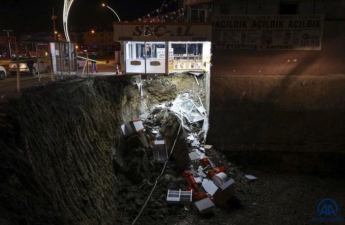 Ankara'da bir inşaatın temel kazısı yan binadaki dükkanı çökertti