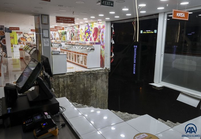 Ankara'da bir inşaatın temel kazısı yan binadaki dükkanı çökertti
