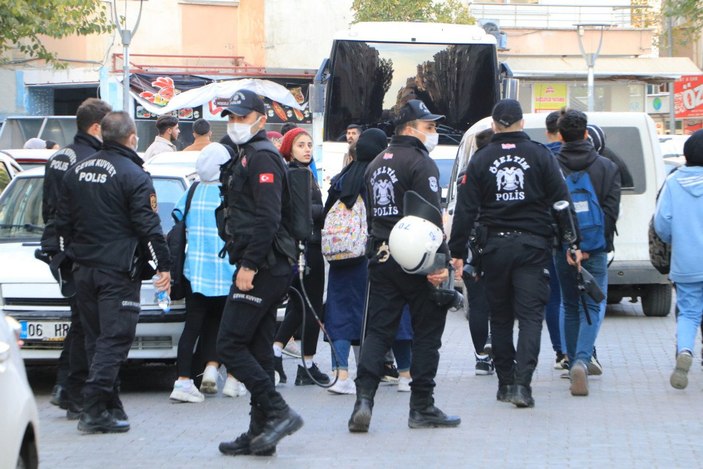 Şanlıurfa’da kuaför çalışanları ile öğrenciler arasında kavga: 10 gözaltı