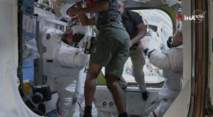 NASA'nın astronotları uzayda yürüdü