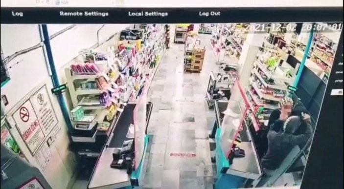 Şanlıurfa'da marketteki soygun girişimi kamerada