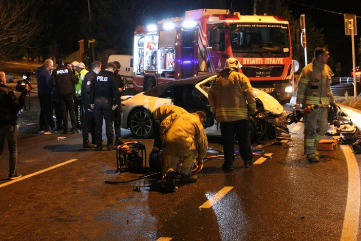 Sarıyer'de lüks otomobil hurdaya döndü: 3 yaralı
