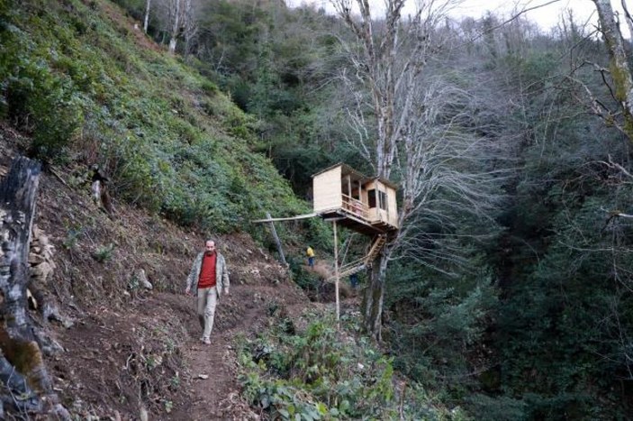 Rizeli vatandaş, ağaca ev yaptı