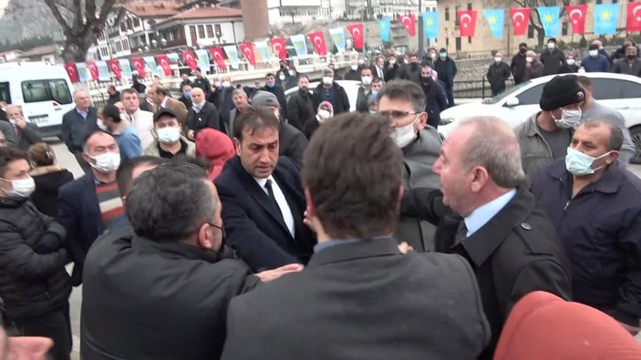Meral Akşener’e yönelttiği 'başbakan' sorusu sonrası tartaklandı
