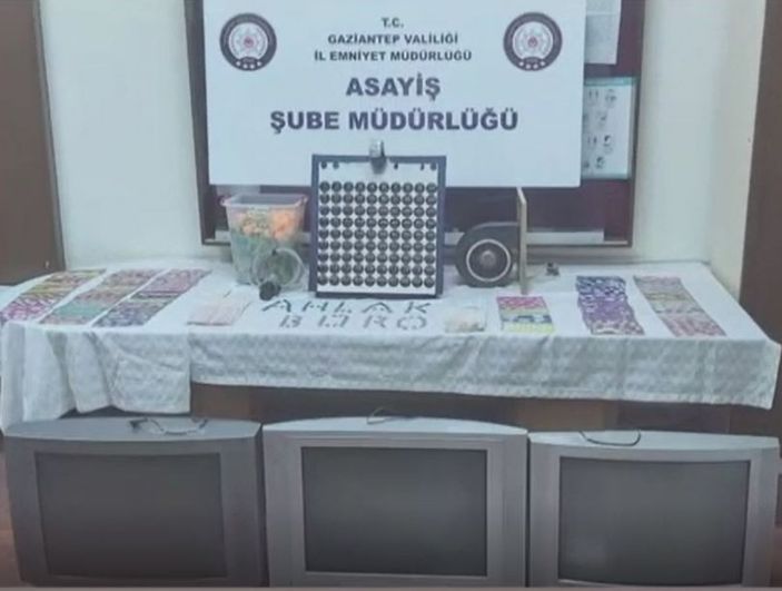 i Gaziantep'te kumar oynandığı tespit edilen iş yerine baskın