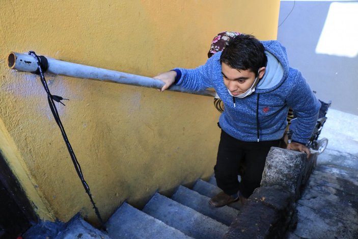Zonguldak'taki yürüme engelli bir vatandaş 'tedavi olmak istiyorum' dedi