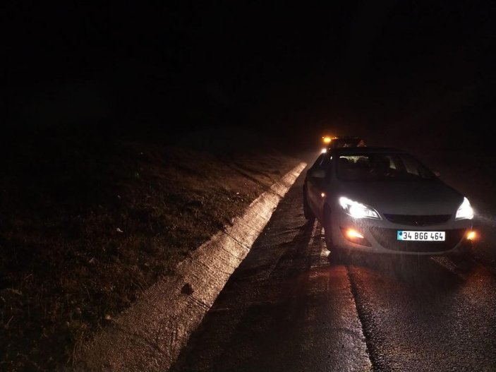 İzmir'de otomobil refüje çarptı: 1 yaralı