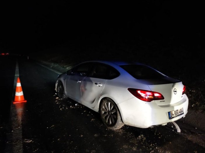 İzmir'de otomobil refüje çarptı: 1 yaralı