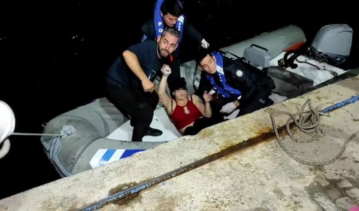 Antalya'da kıyafetleriyle denizde çığlık atan kadın kurtarıldı