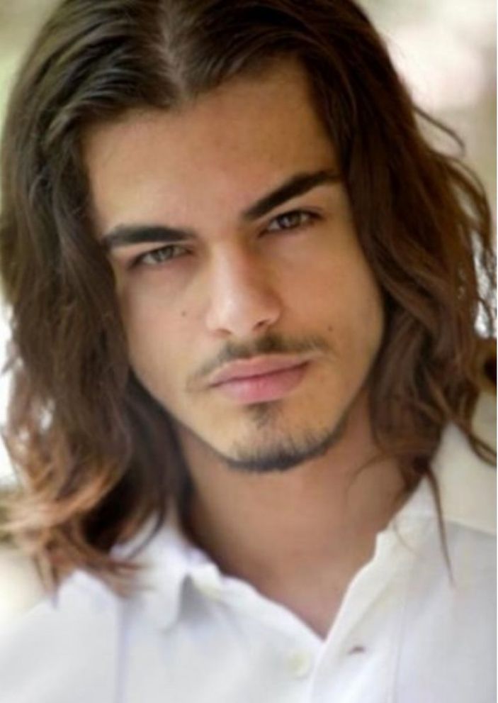 Gönül Dağı'nın Taner'i Berk Atan'ın eski hali genç kızları üzebilir! Hele uzun saçları...