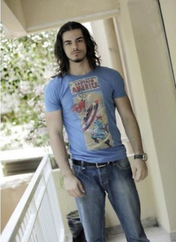 Gönül Dağı'nın Taner'i Berk Atan'ın eski hali genç kızları üzebilir! Hele uzun saçları...