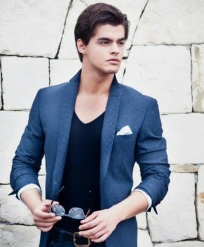 Gönül Dağı'nın Taner'i Berk Atan'ın eski hali genç kızları üzebilir! Hele uzun saçları...