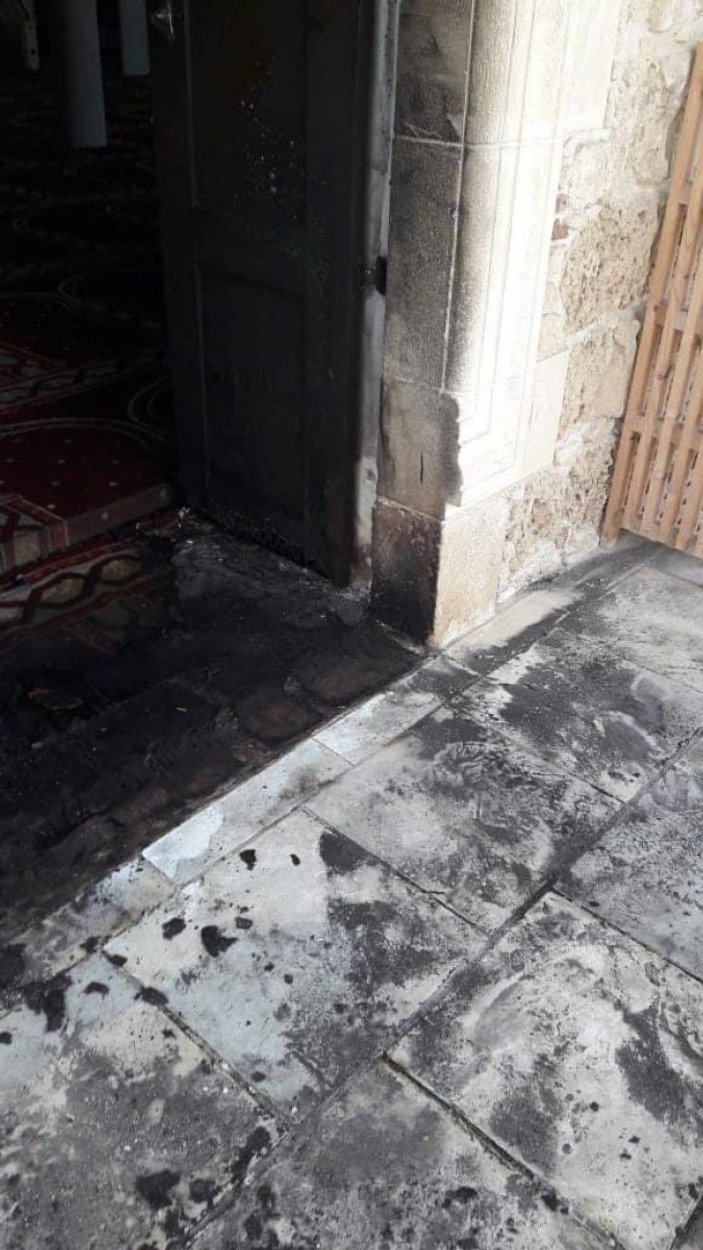 Ömer Çelik'ten Larnaka Ulu Camii'ne yapılan saldırıya tepki