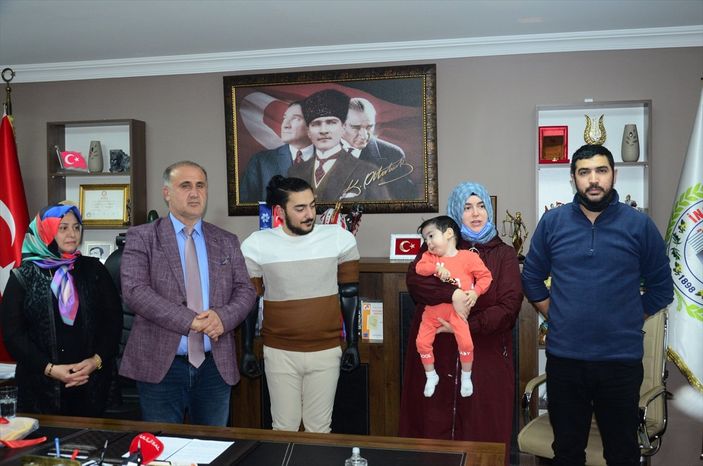 a Aydın’da kollarını kaybeden genç, biyonik kollarına kavuştu