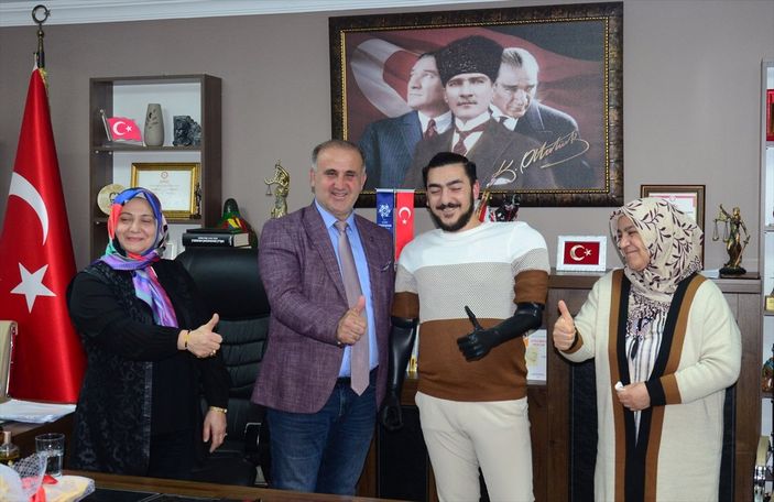 a Aydın’da kollarını kaybeden genç, biyonik kollarına kavuştu