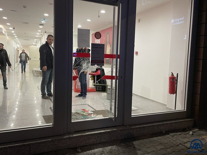 İzmir'de bankaya girip 4 tablet çaldı 
