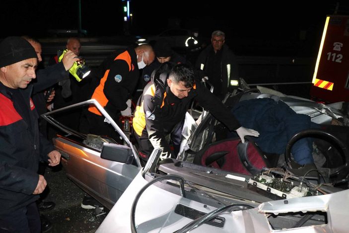 Kayseri'de tır, geri manevra yapan araca vurdu: 2 ölü, 1 yaralı