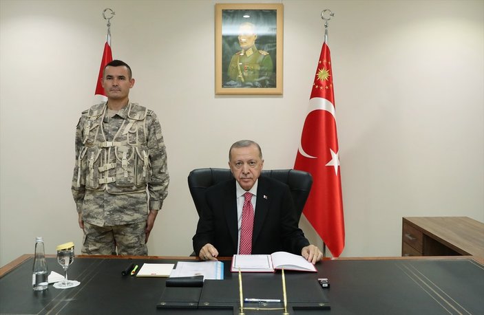 Cumhurbaşkanı Erdoğan'dan Katar'daki Türk üssüne ziyaret