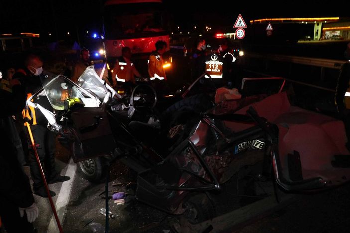 Kayseri'de tır, geri manevra yapan araca vurdu: 2 ölü, 1 yaralı