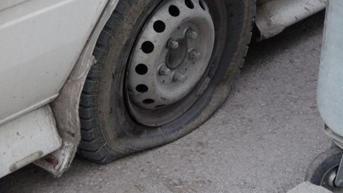 Çorum’da, park halindeki 15 aracın lastikleri kesildi