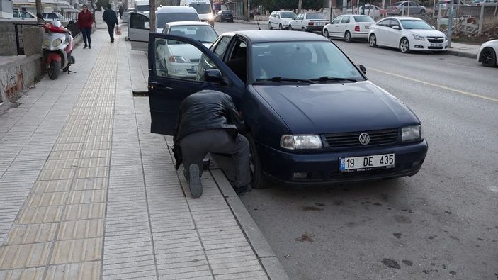 Çorum’da, park halindeki 15 aracın lastikleri kesildi