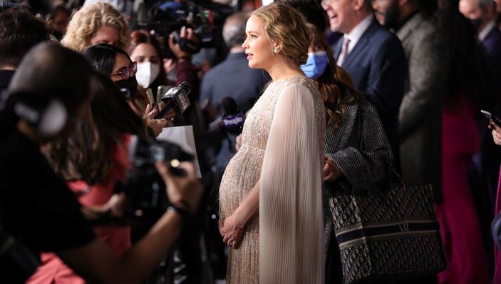 Hamile Jennifer Lawrence galada