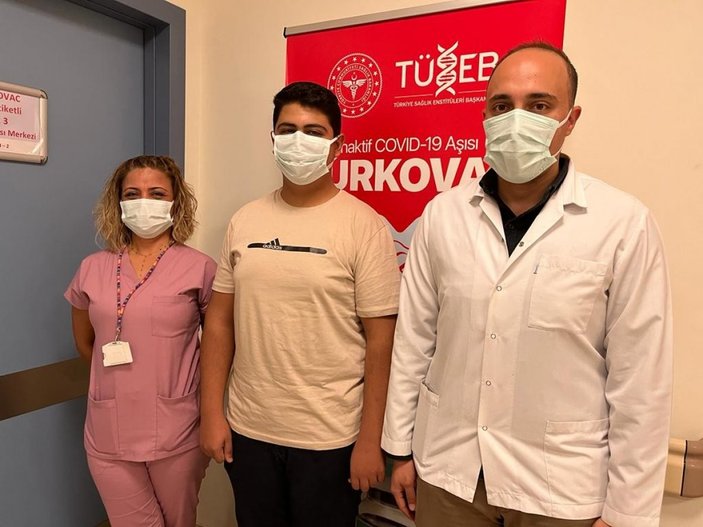 Eskişehir’de 100'üncü TURKOVAC gönüllüsü aşı yaptırdı