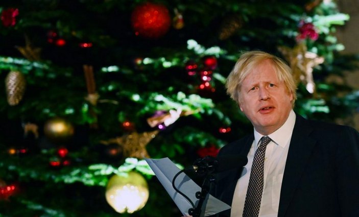 Boris Johnson ve ekibi geçen yıl kısıtlamaları ihlal ederek Noel partisi düzenlendi