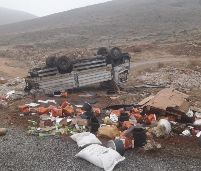 i Malatya’da kontrolden çıkan kamyonet takla attı