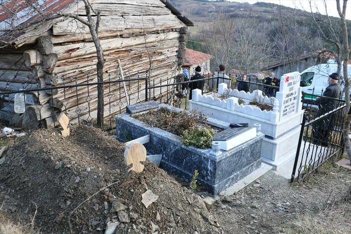 Kastamonu'da 28 yıldır şehit oğlunun mezarını bekleyen baba, hayatını kaybetti