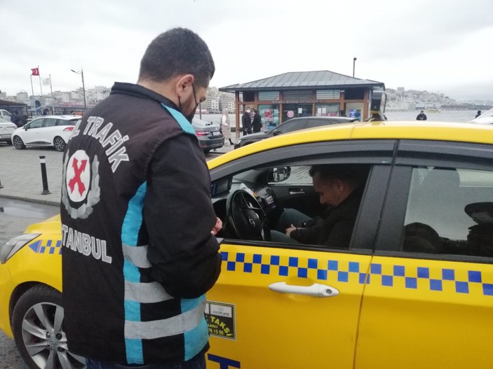 Taksiciden şaşırtan 'emniyet kemeri' açıklaması: Üretici firmaya suç attı