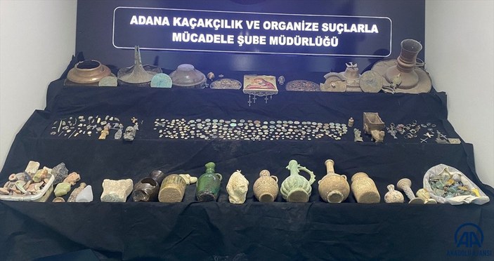 Adana’da tarihi eser operasyonu: 690 obje ele geçirildi