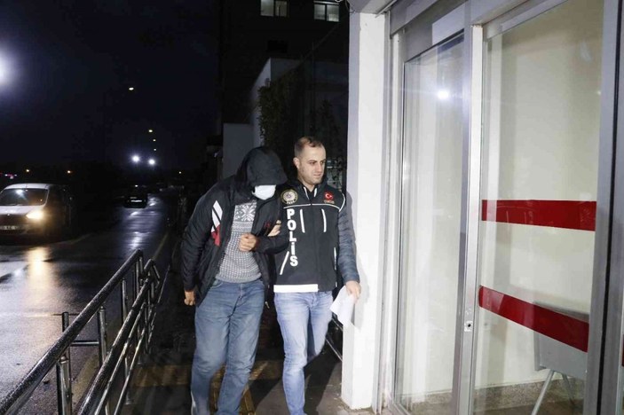 Adana’da, sosyal medyada uyuşturucuya özendirenlere operasyon