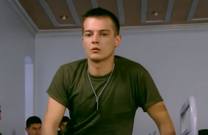 Teoman ve Arda Kural bakın hangi dizide buluşmuş! Yatak sahnesi olay oldu