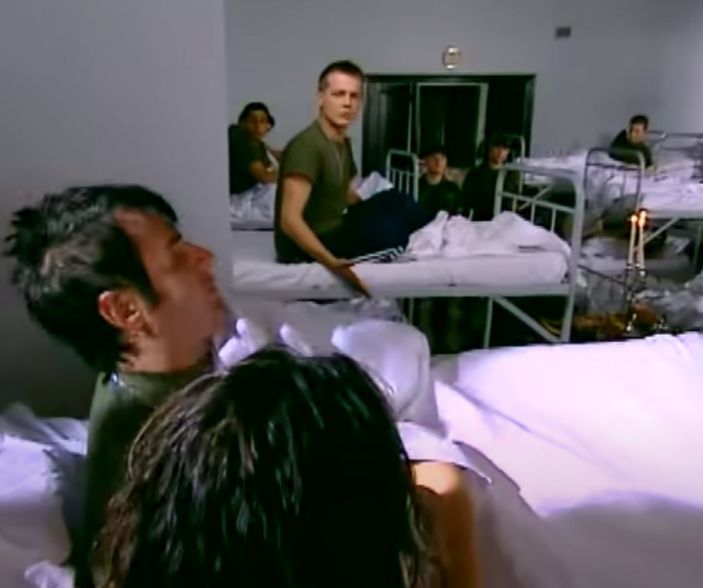 Teoman ve Arda Kural bakın hangi dizide buluşmuş! Yatak sahnesi olay oldu