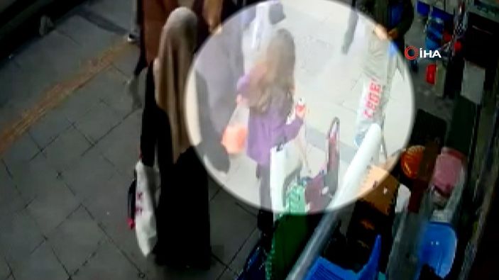 i İstanbul'da güpegündüz küçük kız çocuğuna hırsızlık yaptırdılar