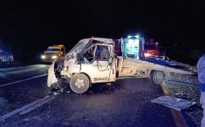 Şanlıurfa'da tavuk yüklü otomobil, hafif ticari araçla çapıştı: 4 yaralı