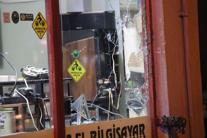 Kocaeli'de tüfekle ateş eden kişinin saçması yoldan geçen vatandaşı vurdu