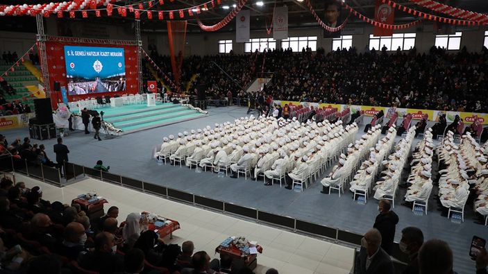 Rize'de hafızlık eğitimini tamamlayan öğrenciler icazetlerini aldı