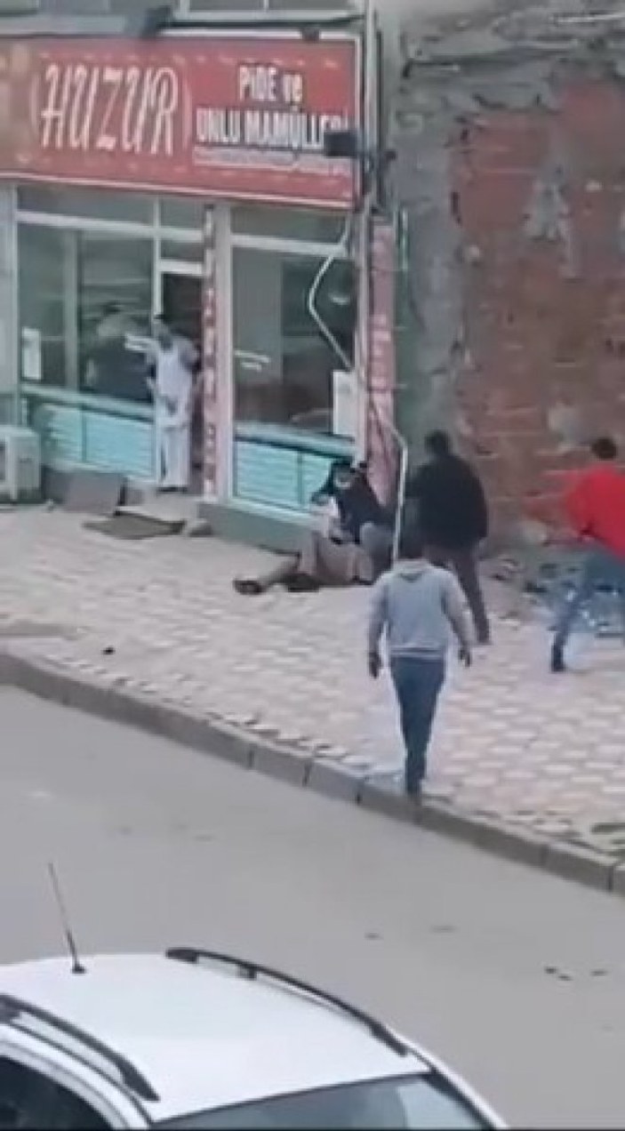 Sivas'ta bir kadın, eski kocası tarafından cadde ortasında bıçaklandı