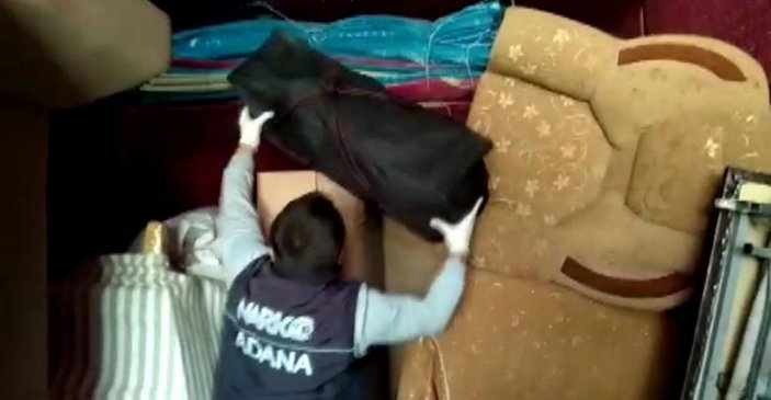 Adana’da 53 kilo esrarla yakalanan şoför: Eşya taşıyorum zannediyordum