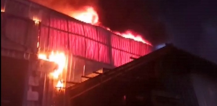 Kocaeli'deki fabrikada yangın çıktı