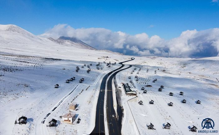 Erciyes'te kar kalınlığı 50 santimetreye ulaştı