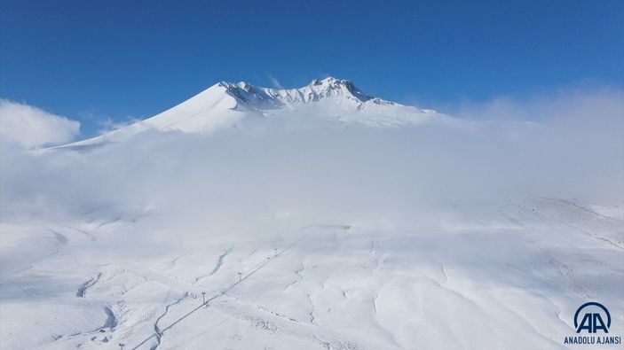 Erciyes'te kar kalınlığı 50 santimetreye ulaştı