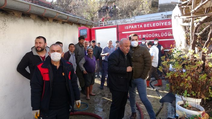 i Isparta'da evleri küle dönen aile gözyaşlarına boğuldu