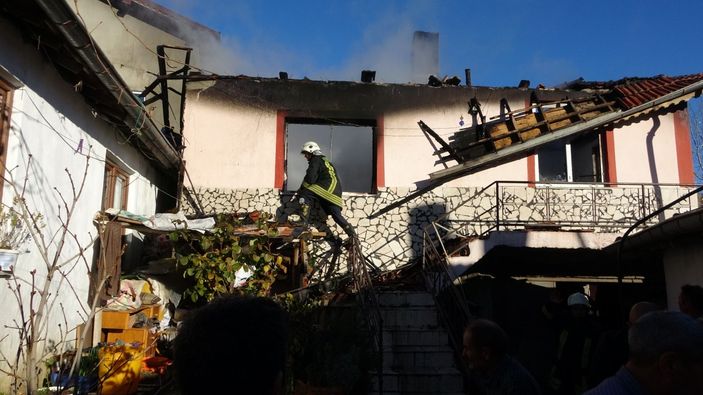 i Isparta'da evleri küle dönen aile gözyaşlarına boğuldu