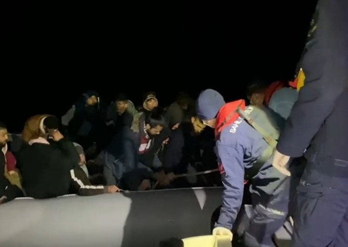 İzmir’de, 92 kaçak göçmen kurtarıldı