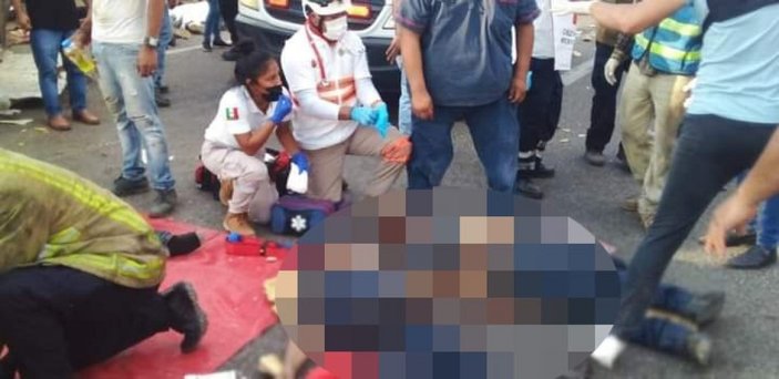Meksika’da, kaçak göçmenleri taşıyan kamyon kaza yaptı