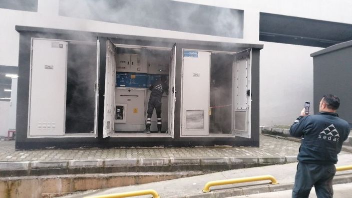 i Kocaeli'nde elektrik trafosu patladı